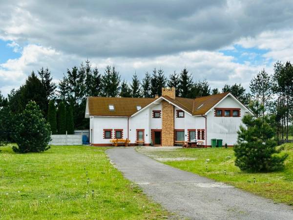 Między Nami a Sosnami Uniejów