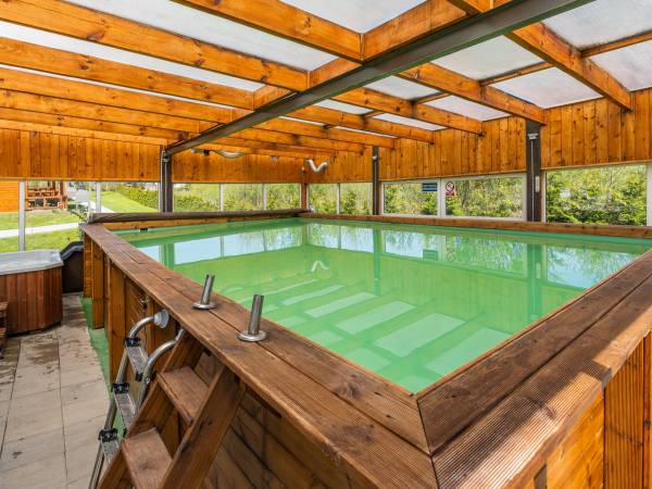 Domki z basenem całorocznym 