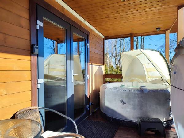 Domek z prywatnym jacuzzi