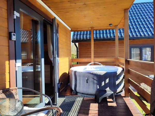 Domek z prywatnym jacuzzi