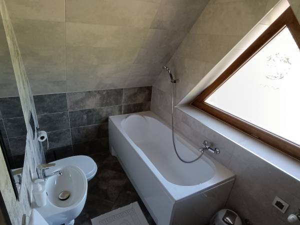 pokój 1 osobowy - łazienka ( możliwy mały 2os)