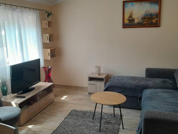 salonik z rozkładana sofą 