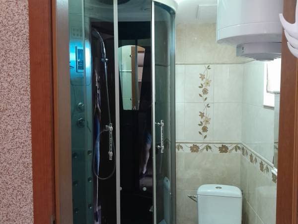 łazienka - kabina z biczami wodnymi i radiem