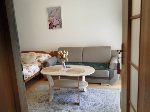 Pokój nr 4 duże małżeńskie łóżko kanapa rozkładana ,balkon ,łazienką 