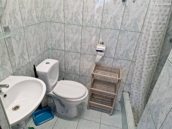 POKÓJ NR 4 ŁAZIENKA