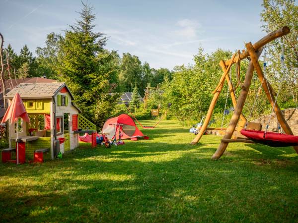 Ogród z placem zabaw 