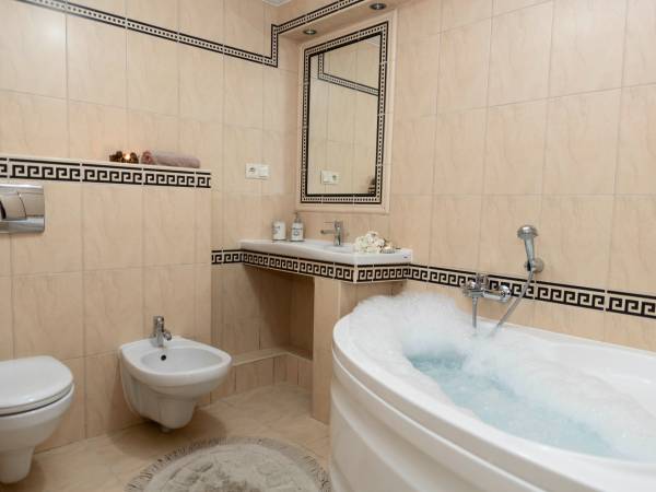 Łazienka z wanną z hydromasażem 