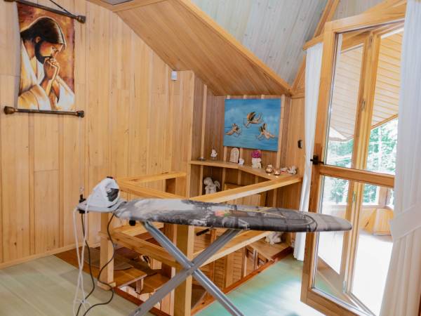 Przedpokój z prasowalnicą