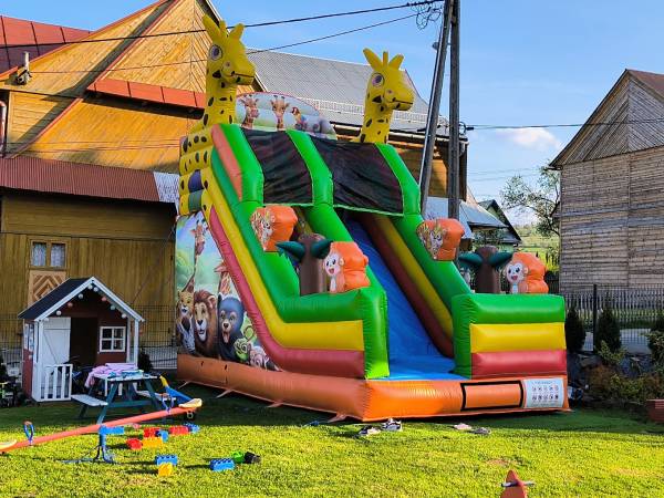 dmuchana zjeżdżalnia