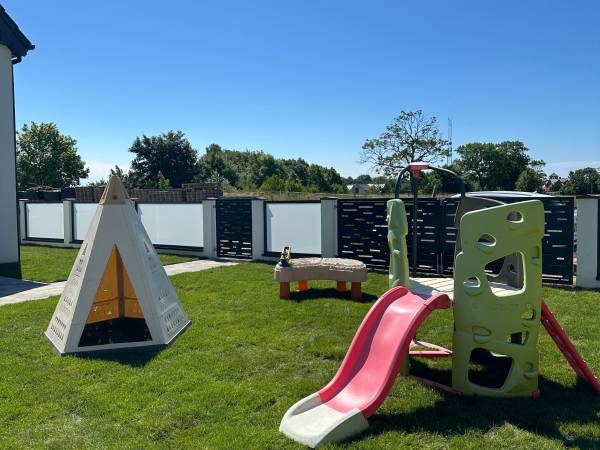 Domki Aurora klimatyzowane, z podgrzewanym basenem i zjeżdżalnią wodną