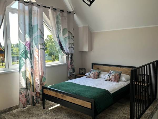 Domki Aurora klimatyzowane, z podgrzewanym basenem i zjeżdżalnią wodną