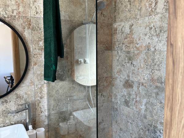 Domki Aurora klimatyzowane, z podgrzewanym basenem i zjeżdżalnią wodną