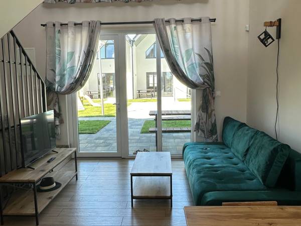 Domki Aurora klimatyzowane, z podgrzewanym basenem i zjeżdżalnią wodną