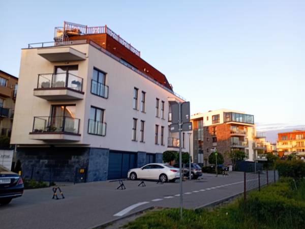 Budynek - Apartament niebieski i pod brązowy.