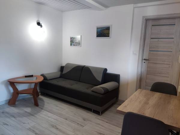 Biały domek parterowy-salon