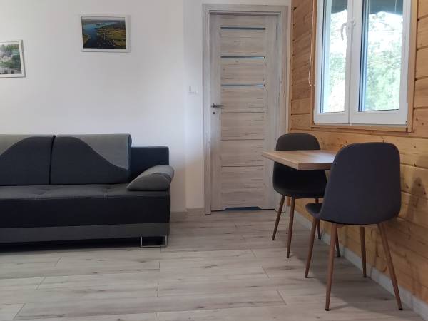 Biały domek parterowy-salon