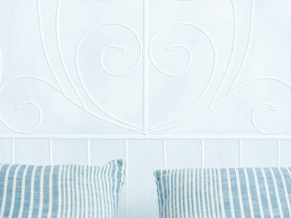 Sypialnia dwuosobowa w Domkach Wierzbówka