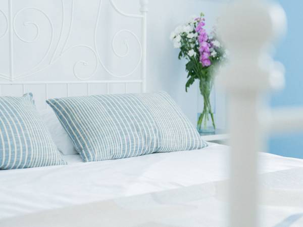 Łóżko dwuosobowe w domkach Wierzbówka