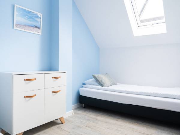 łóżko jednoosobowe w domkach Wierzbówka