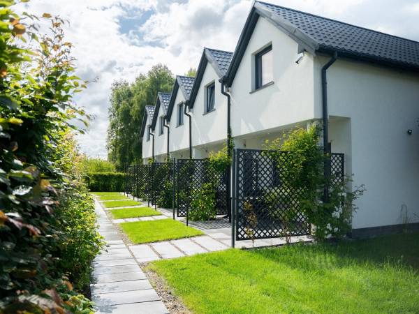 Obiekt i podwórka w domkach Wierzbówka