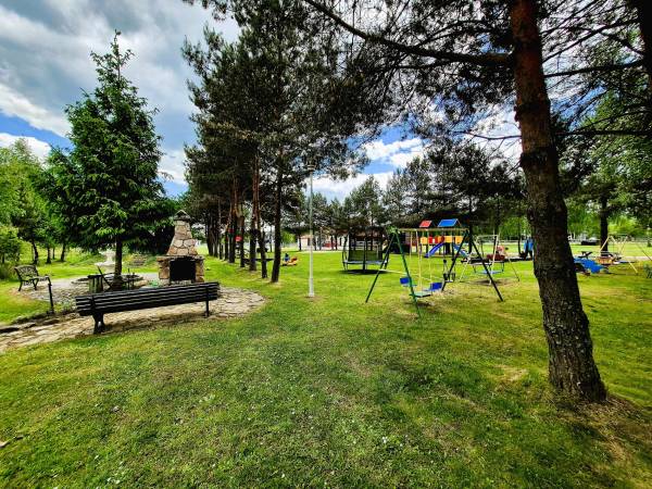 Plac zabaw i grill