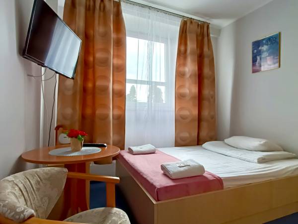 Pokój z łóżkiem małżeńskim, prywatna łazienka