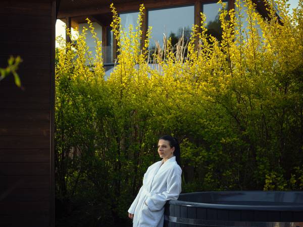 Rezerwat Wielin nad jeziorem (sauna, balia, jacuzzi, basen)