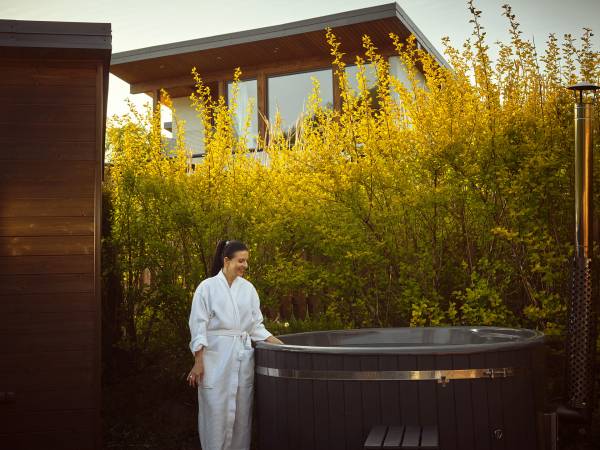 Rezerwat Wielin nad jeziorem (sauna, balia, jacuzzi, basen)