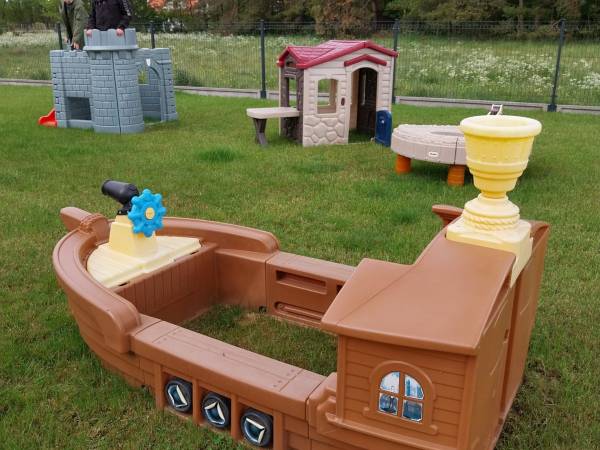 statek, domek piknikowy