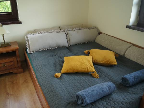 Sypialnia- domek z dwiema sypialniami.