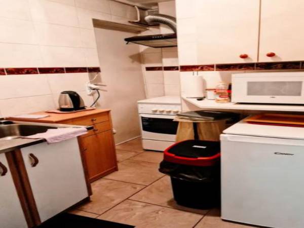 Dom z altaną w ogródku