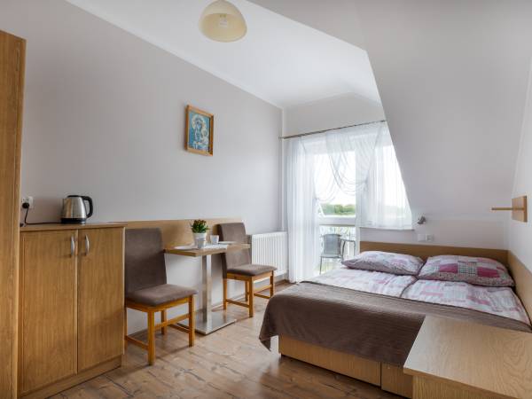 pokoj nr 3 na II pietrze 2-os.