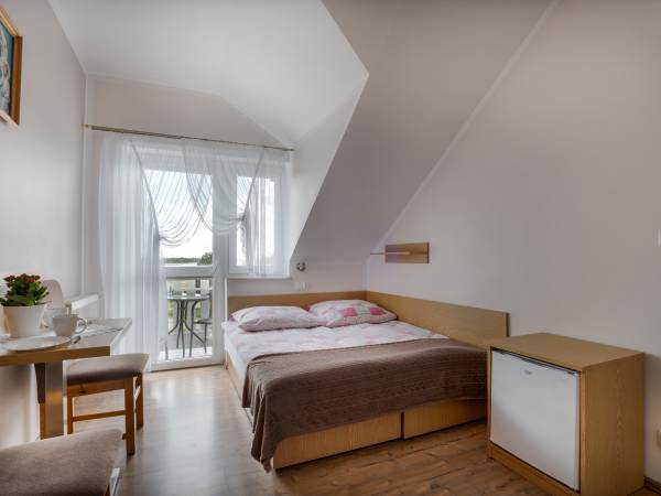 pokoj nr 3 na II pietrze 2-os.