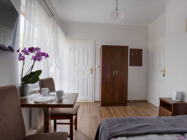 pokoj nr 1 na II pietrze 2-os.