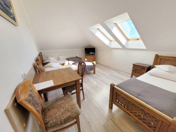 Pokój nr 8 trzy osobowy