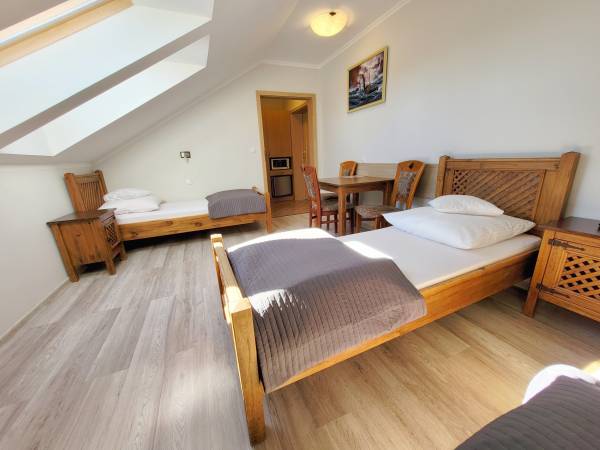 Pokój trzy osobowy nr 8