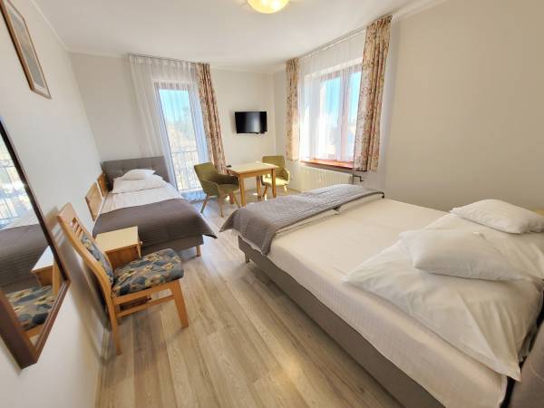 Pokój trzy osobowy nr 3