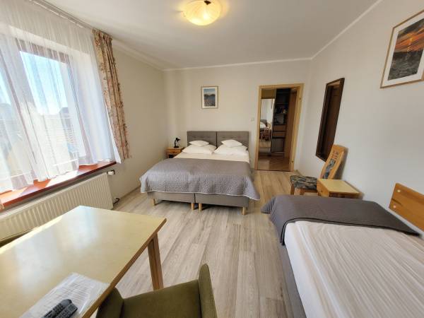 Pokój trzy osobowy nr 3