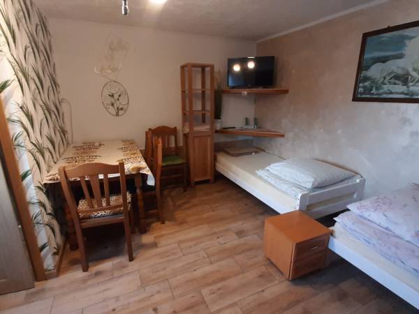 pokój 4-osobowy z łazienką