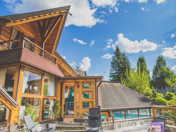 Willa z basenem, Jaccuzi, Sauna , grota solna, sala gier i dużym pięknym ogrodem! 