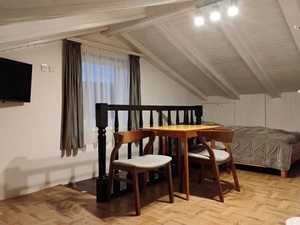 Pokój nr 10 II p.poddasze.