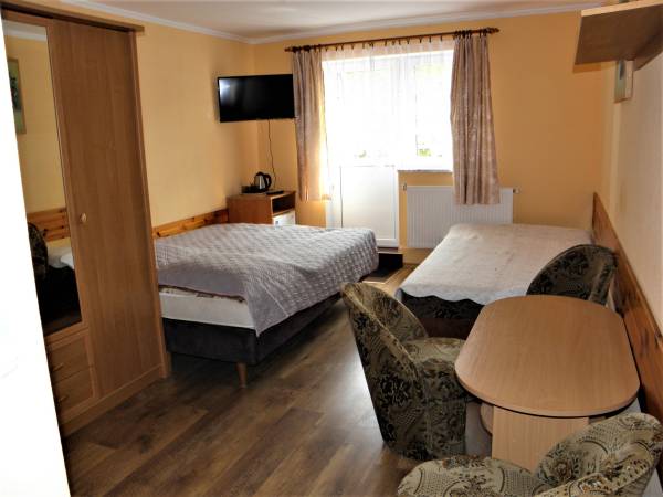 pokój nr 9 na 2 piętrze z balkonem