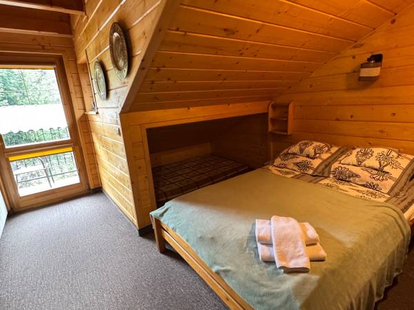 pokój nr 2 (wnęka z materacem)