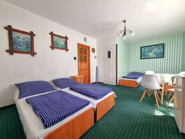 NR 1 pokój 3-4 osobowy z łazienką