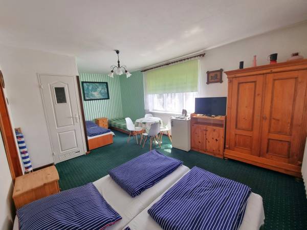 NR 1 pokój 3-4 osobowy z łazienką