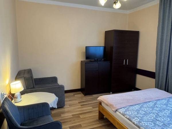 Pokój nr 22 / 3 os. Standard, Łóżko małżeńskie + fotel rozkładany.