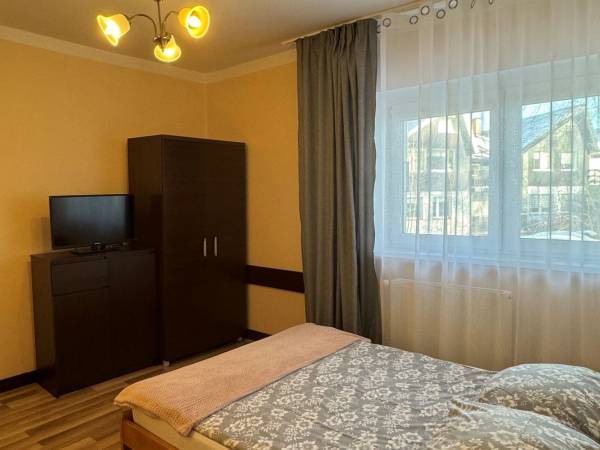 Pokój nr 22 / 3 os. Standard, Łóżko małżeńskie + fotel rozkładany.