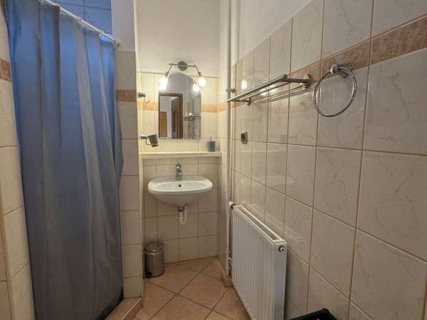 Pokój nr 23 / 4 os. Apartament z balkonem. Dwie łazienki, prysznic, toaleta.