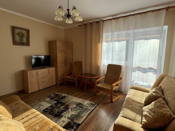 Pokój nr 23 / 4 os. Apartament z balkonem. 1 pokój 2 wersalki 2 os.