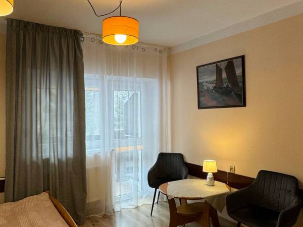 Pokój nr 13 / 3 os. z balkonem, (łóżko małżeńskie + fotel rozkładany)